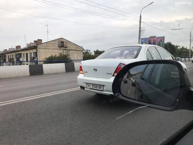 У Луцьку на проспекті Перемоги зіткнулися два автомобілі (фото)