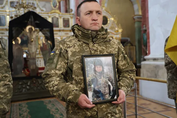Луцька громада попрощалася із загиблим Героєм Олександром Повхом (фото)