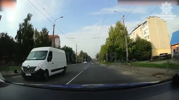 У Луцьку патрульні «відловлюють» несвідомих пішоходів (відео)