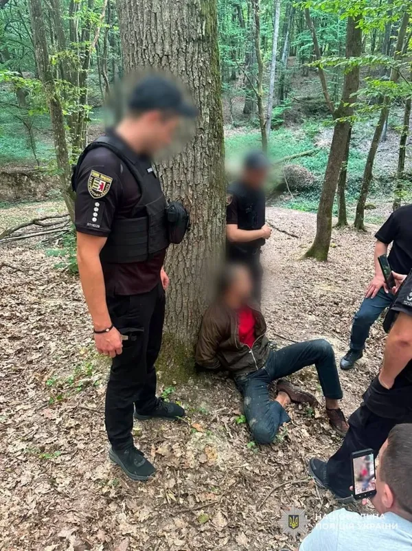 В Ужгороді чоловік влаштував стрілянину: правоохоронці провели спецоперацію із затримання (фото)