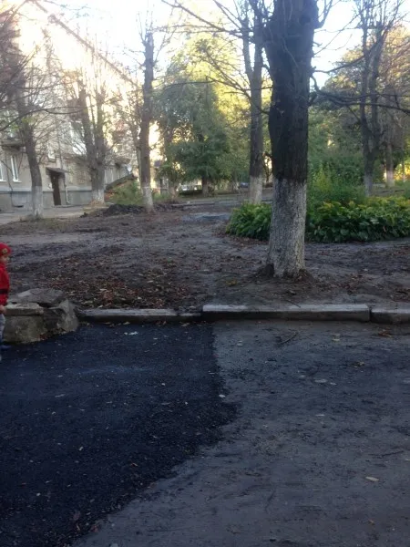 Лучан обурив халатний ремонт дороги у центрі міста (фото)