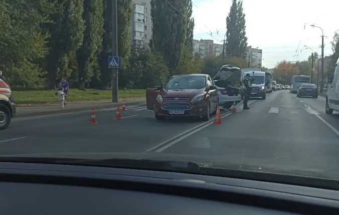 У Луцьку на Конякіна автівка збила жінку просто на пішоході