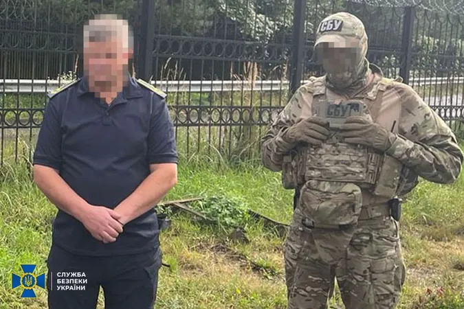 На Волині затримали двох митників, які вимагали хабарі за імпорт товарів в Україну (фото)