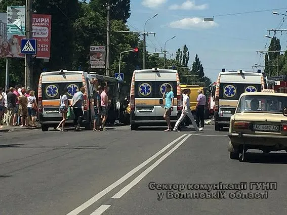 У Луцьку – серйозна аварія за участю маршрутки (оновлено, фото)