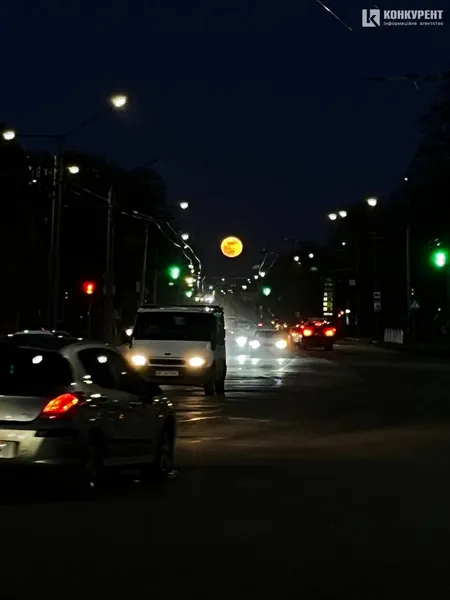 Над Волинню зійшла унікальна Черв'ячна повня (фото)