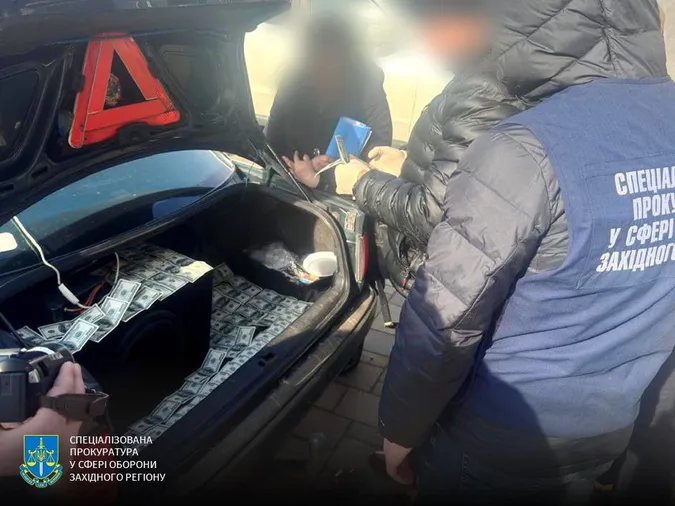 Затримали волинянина, який допомагав ухилянтам «відкосити» від армії (фото)