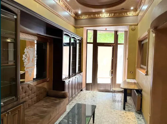 Скандальний бордель у центрі Луцька досі здають в оренду (фото)