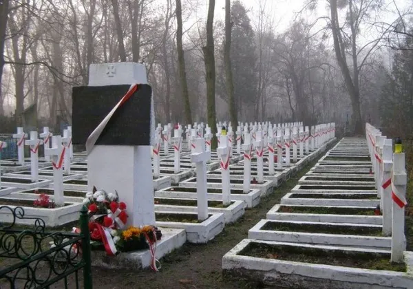 «Забронювати місце на цвинтарі можна», - директор луцьких кладовищ Цетнар