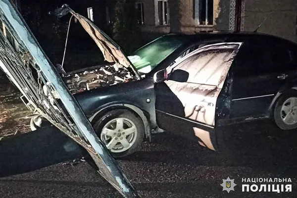 На Хмельниччині п'яний викрав за ніч два авто: одне втопив, інше – розбив (фото)