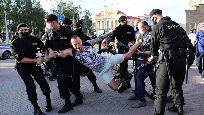 У Білорусі стихійні акції через рішення ЦВК: людей масово затримують