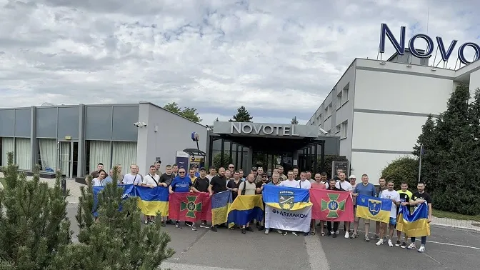 Луцькі прикордонники поїхали підтримати Усика у бою проти Дюбуа