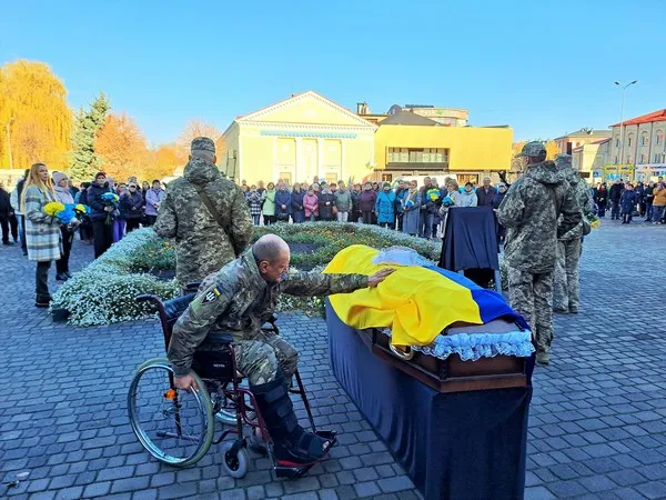 Отримав важкі поранення у навчальному центрі: Ковель попрощався з бійцем Олександром Козаком (фото)
