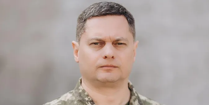 Командувач військ ОК «Південь» бригадний генерал Шаповалов йде з посади