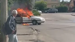У Луцьку на ЛПЗ посеред вулиці загорілась автівка (відео)