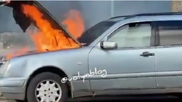 У Луцьку посеред вулиці горіло авто (відео)