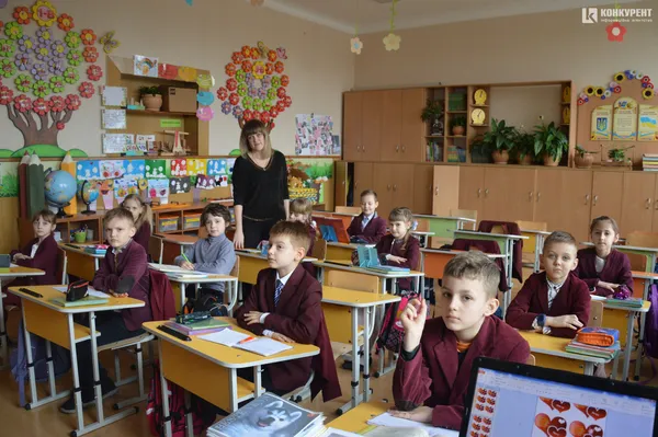 Мар'яна Проказюк проводить урок у 1-В класі