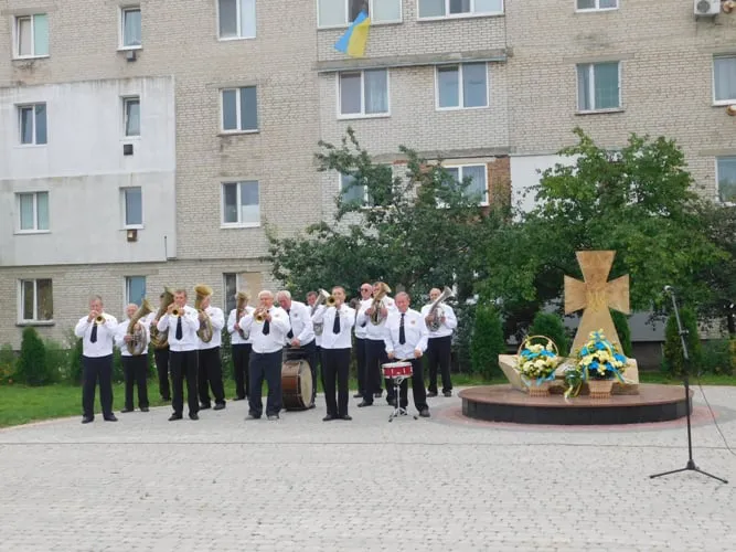Фейсбук у синьо-жовтих прапорах: волиняни вітають зі святом (фото)