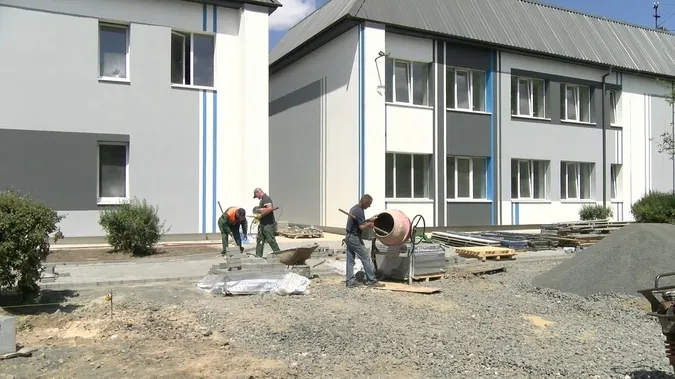Корпус луцького вишу перебудовують під житло для переселенців: коли завершать роботи (відео)