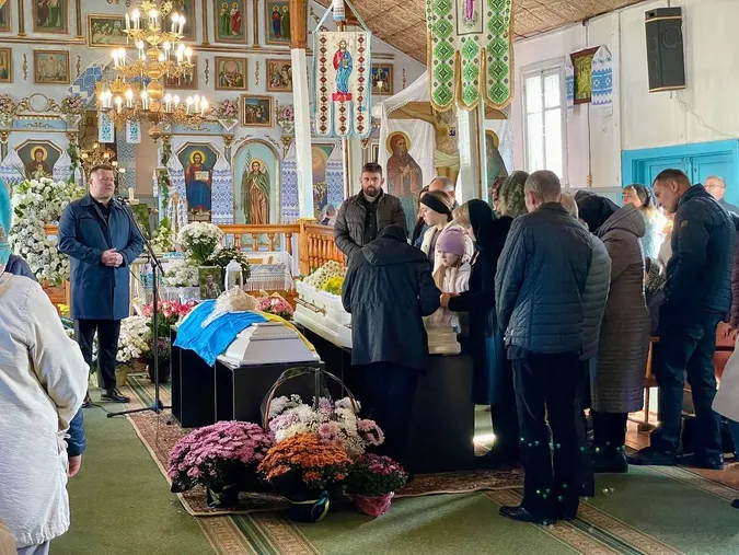 Без батька лишилися дві донечки: на Волині попрощалися з воїном Андрієм Шевчуком (фото)