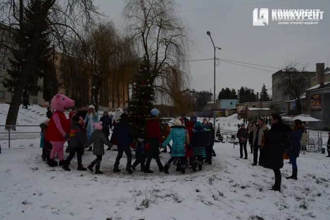 Бізнесмен подарував маленьким лучанам різдвяну казку