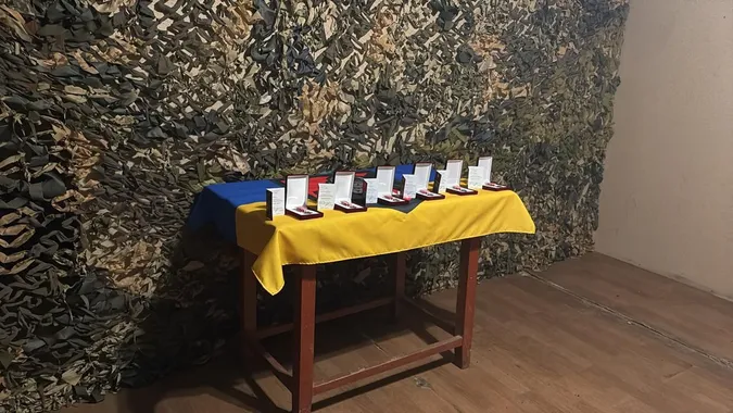 Були у найгарячіших напрямках: воїнам бригади імені Анни Київської вручили «Срібні хрести» (фото)