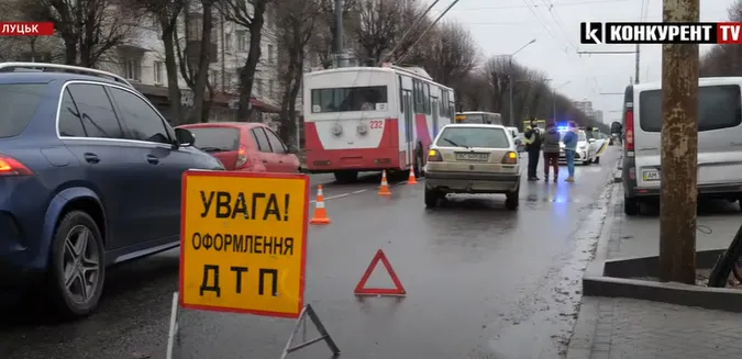 У центрі Луцька – затор через ДТП (відео)