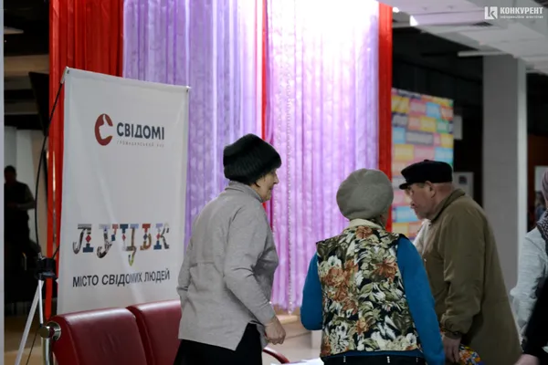 У Луцьку пенсіонери безкоштовно переглянули сімейний фільм за романом Джека Лондона (фото)