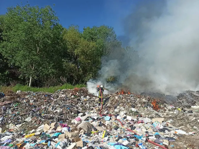 На Ковельщині загасили пожежу на сміттєзвалищі (фото)