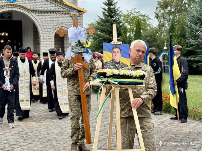 Захищав Україну з 2015: на Волині попрощалися з воїном Андрієм Микитюком (фото)