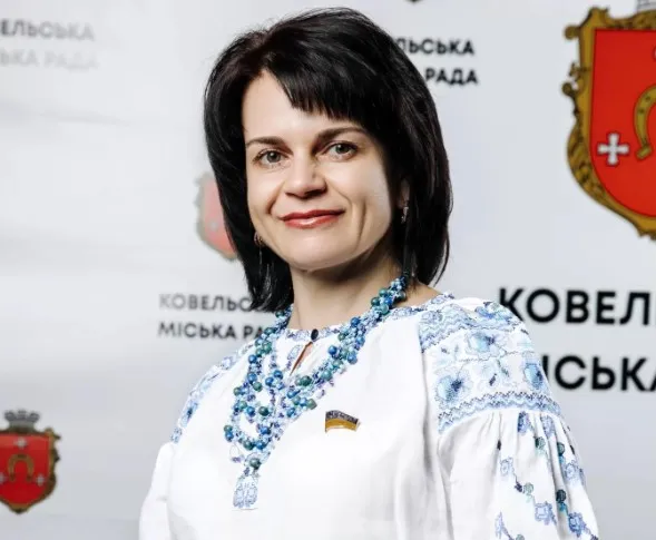 Олена Григола