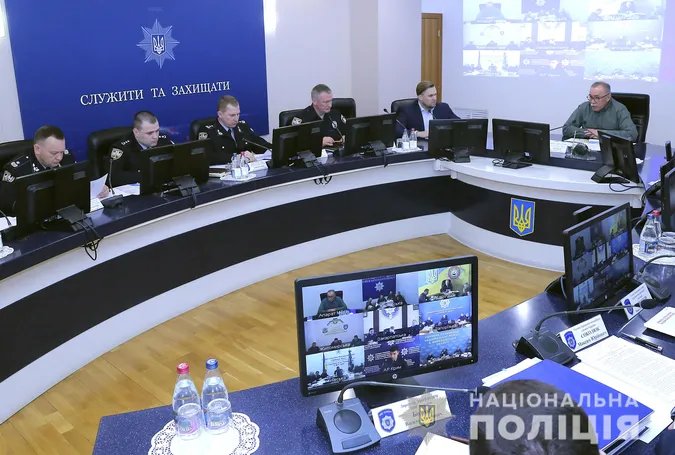 Поліція перейшла на посилений режим служби