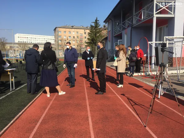 Депутати Луцькради збираються на сесію під відкритим небом (фото)