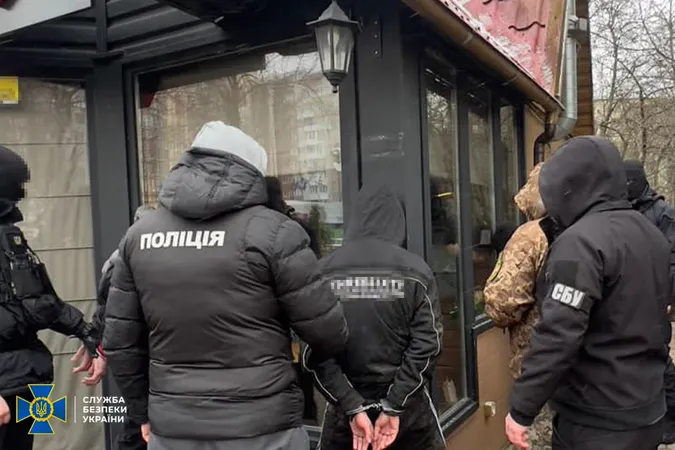 На Волині затримали бандитів, які «вибивали» гроші в пораненого воїна (фото)