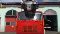 Підйом стріли – на 37 метрів: луцьким рятувальникам передали з Польщі пожежну автодрабину (відео)