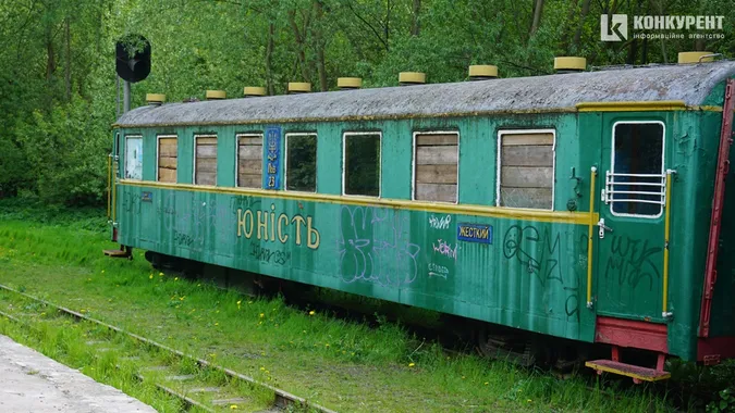 Руїни і закутки дитячої залізниці в Луцьку (багато фото)