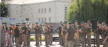 У День Незалежності України у центрі Луцька пролунав стрілецький гімн «Ой у лузі червона калина» (відео)