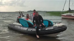 На Світязі через дощ і сильний вітер човен з людьми віднесло на середину озера (фото)