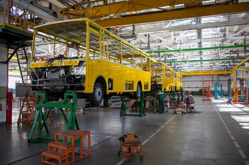 На луцькому заводі збирають сучасні шкільні автобуси (фото)
