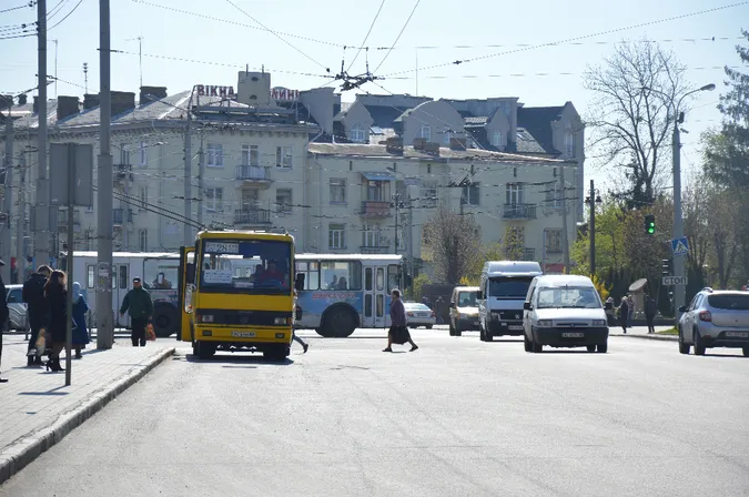 Від сьогодні проїзд в луцьких маршрутках дорожчає 