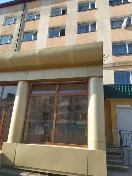 У Володимирі шукають хуліганів, які розбили вітрину (фото)