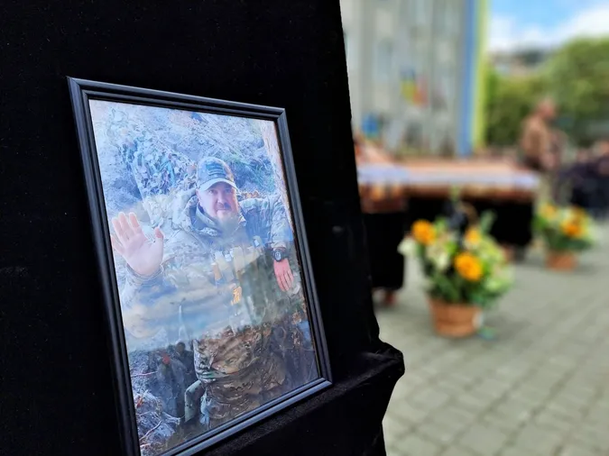 У Ковелі попрощалися із двома воїнами – Максимом Плотніковим та Русланом Фатхудіновим (фото)