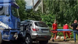 Біля Луцька – смертельна ДТП: легковик врізався в фуру (фото, відео)