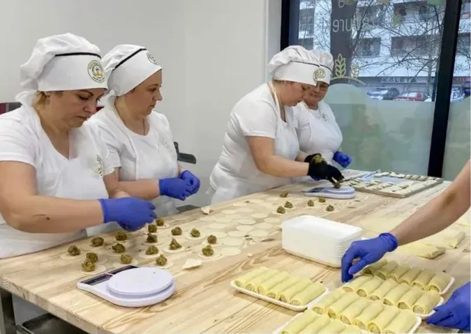 Платять майже 20 тисяч: луцька  «Галя Балувана» шукає працівників
