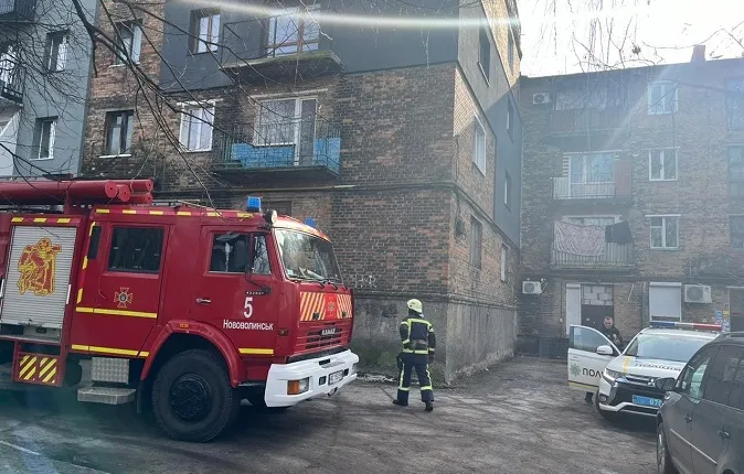 У Нововолинську в квартирі знайшли тіло чоловіка (фото)