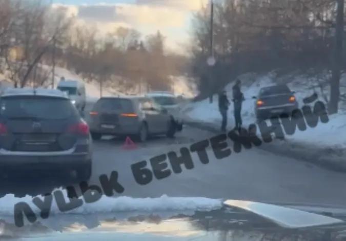 У Луцьку – масштабна ДТП: зіткнулися чотири автомобілі (відео)