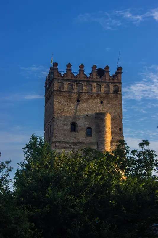 Безмежно-бездонне умиротворення: ранковий Луцьк наприкінці літа (фото)