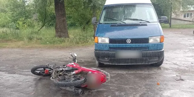 Волинянин впав з мотоцикла, аби не врізатися в бус (фото)