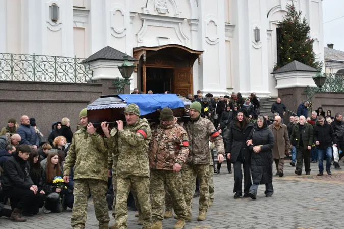 У Луцьку провели в останню дорогу Героя Юрія Смикала (фото)