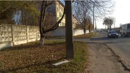 У Луцьку ртутні лампи викинули на тротуар (фото)