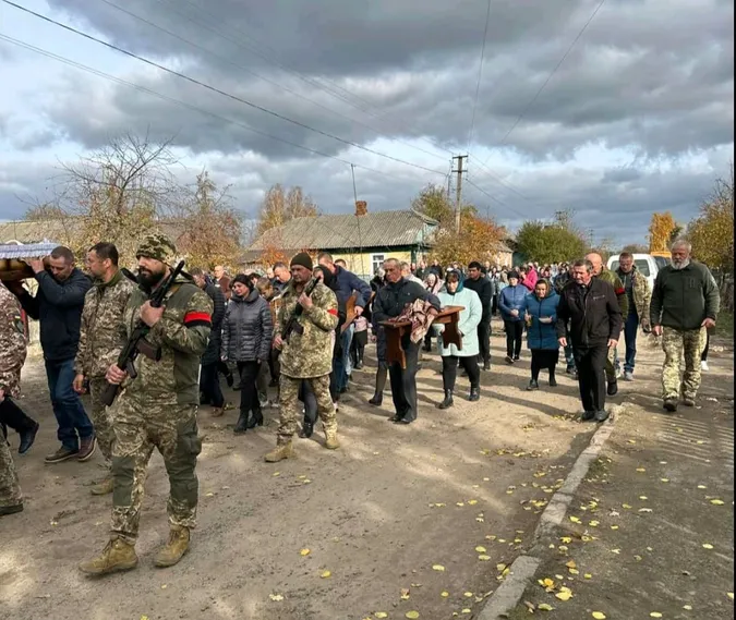 На Волині попрощалися із померлим у ДТП воїном Олегом Тананайком (фото)